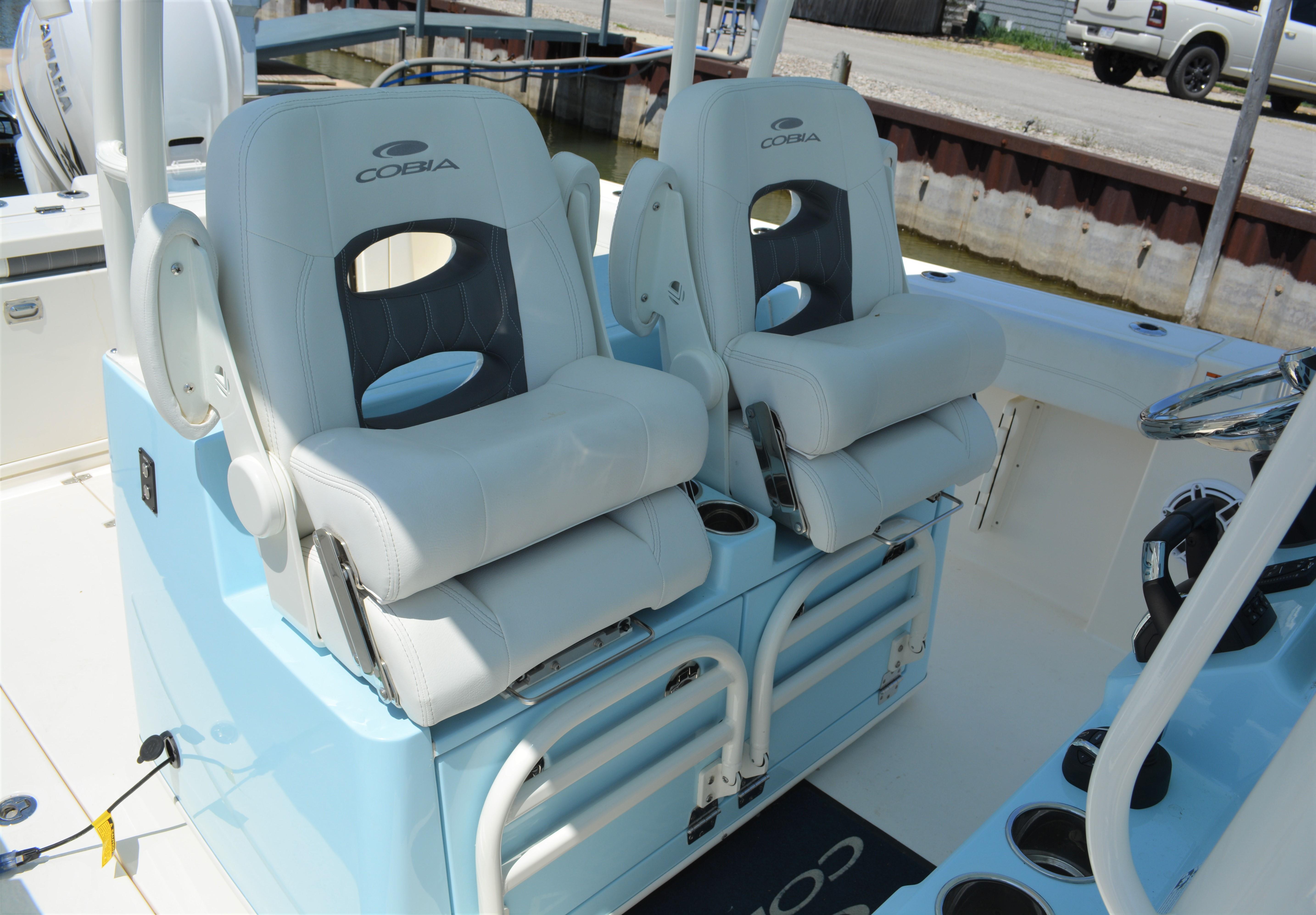 2022 Cobia 320 Center Console