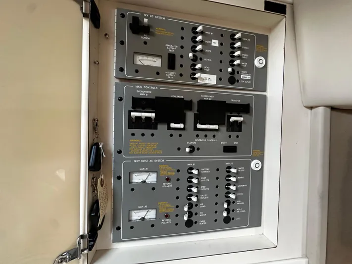 Invader Yacht Photos Pics 