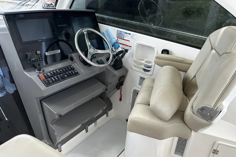  Yacht Photos Pics Pursuit 34 OS - Helm