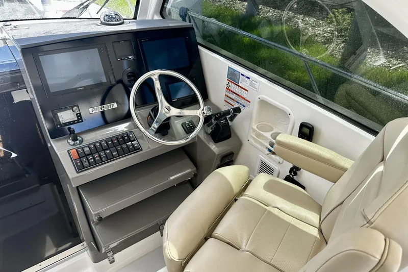  Yacht Photos Pics Pursuit 34 OS - Helm