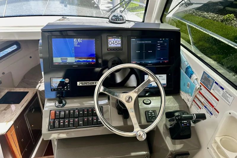  Yacht Photos Pics Pursuit 34 OS - Helm