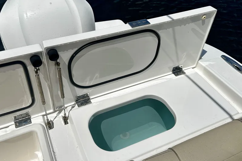  Yacht Photos Pics Pursuit 34 OS - Cockpit Livewell