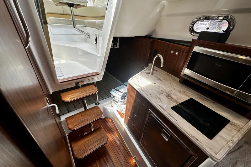  Yacht Photos Pics Pursuit 34 OS - Interior
