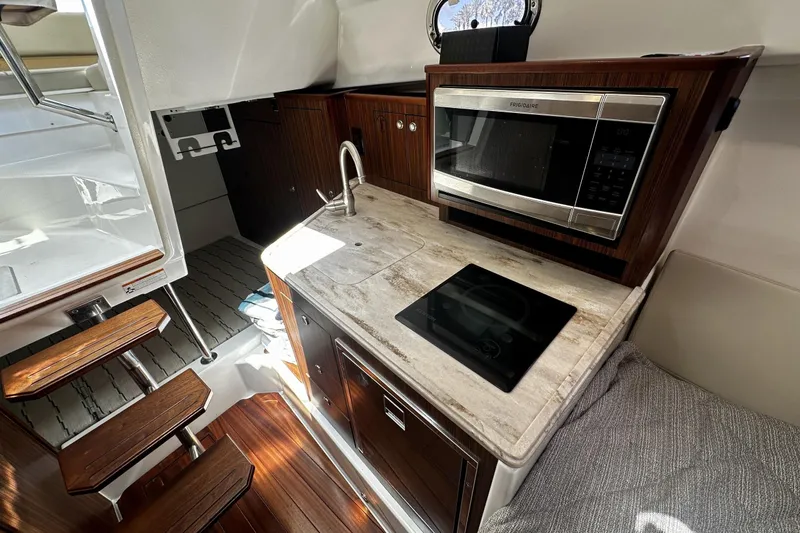  Yacht Photos Pics Pursuit 34 OS - Interior