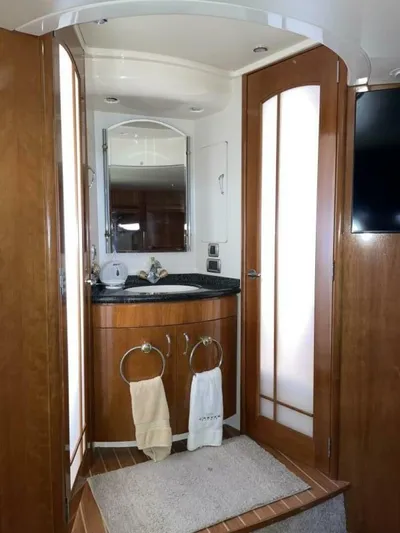 Pisco Sour Yacht Photos Pics 2006 Carver 560 Pilothouse - Image 42