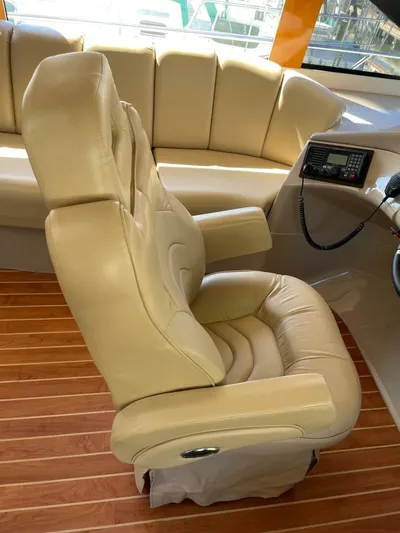 Pisco Sour Yacht Photos Pics 2006 Carver 560 Pilothouse - Image 25