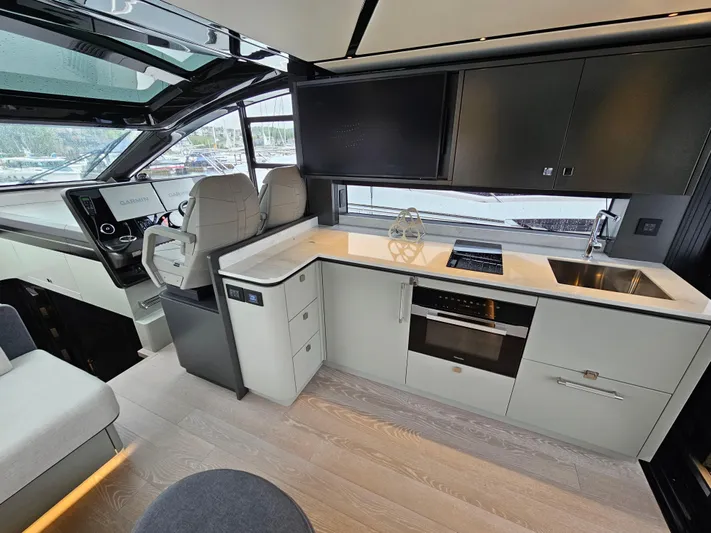 C.u. Later Yacht Photos Pics Galley/helm