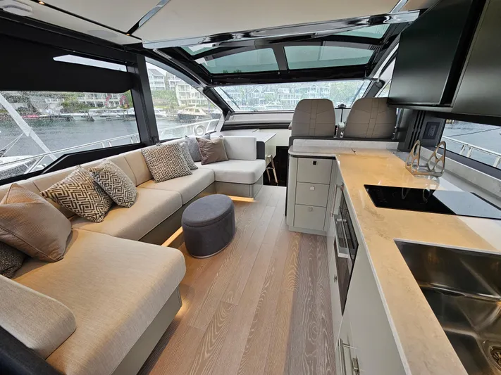 C.u. Later Yacht Photos Pics Salon 4