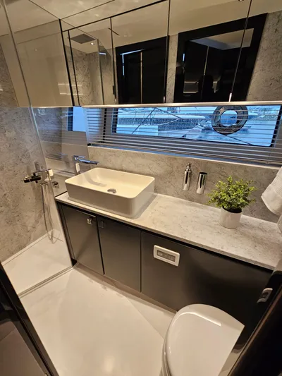 C.u. Later Yacht Photos Pics Head