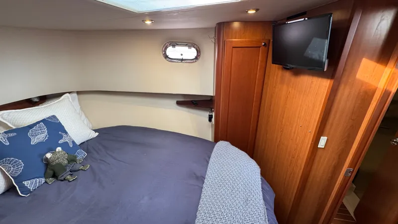 Side Trip Yacht Photos Pics Forward Stateroom