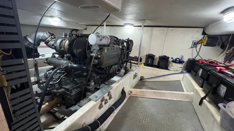 Side Trip Yacht Photos Pics Engine Room