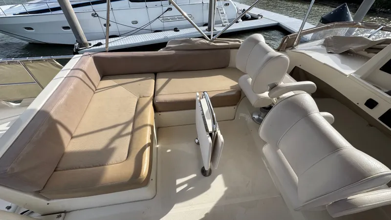Side Trip Yacht Photos Pics Flybridge Settee
