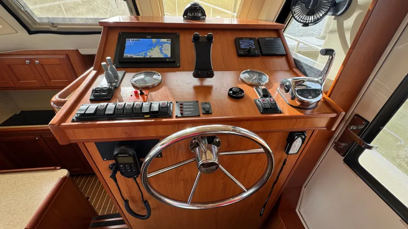 Side Trip Yacht Photos Pics Lower Helm