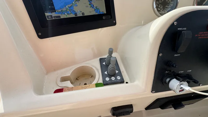 Side Trip Yacht Photos Pics Flybridge Upper Helm