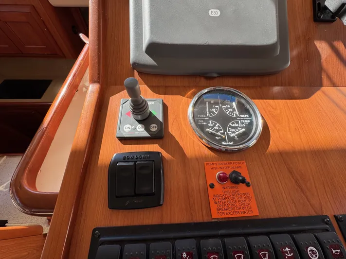 Side Trip Yacht Photos Pics Thruster Control