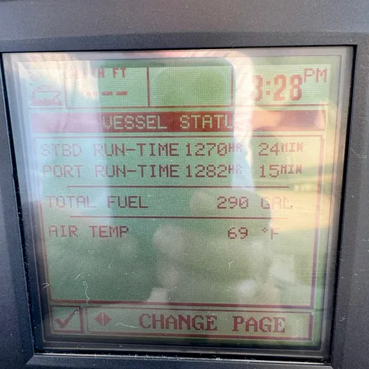 Knee Deep Yacht Photos Pics Display screen showing vessel status for 2006 Sea Ray 48 Sundancer.