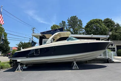 Chris-Craft Launch 35 GT