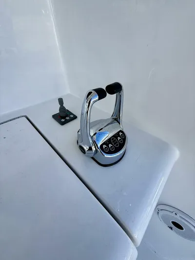 Waiheke Yacht Photos Pics 2002 Cabo 43 Fly - Image 5