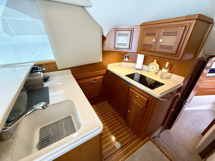 Waiheke Yacht Photos Pics 2002 Cabo 43 Fly - Image 13