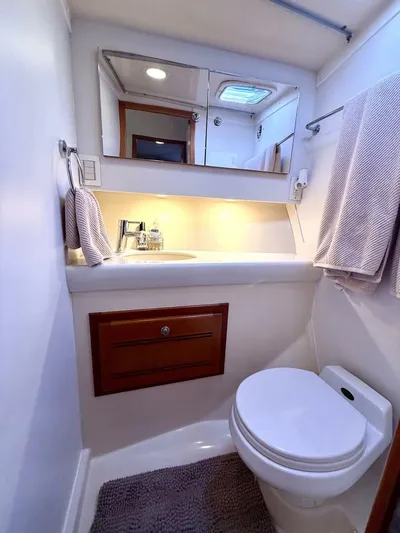 Waiheke Yacht Photos Pics 2002 Cabo 43 Fly - Image 19