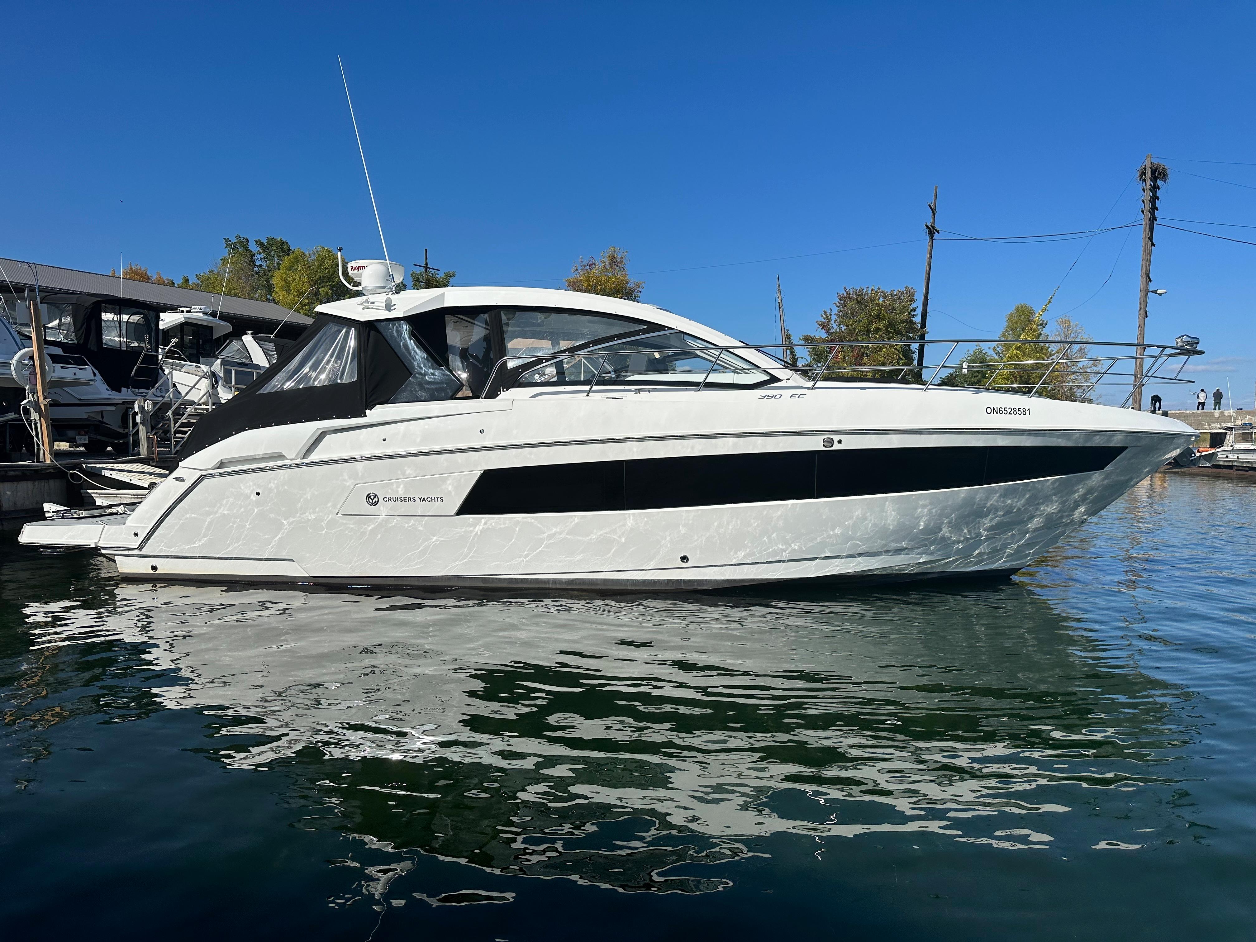 2019 cruisers yachts 390 express