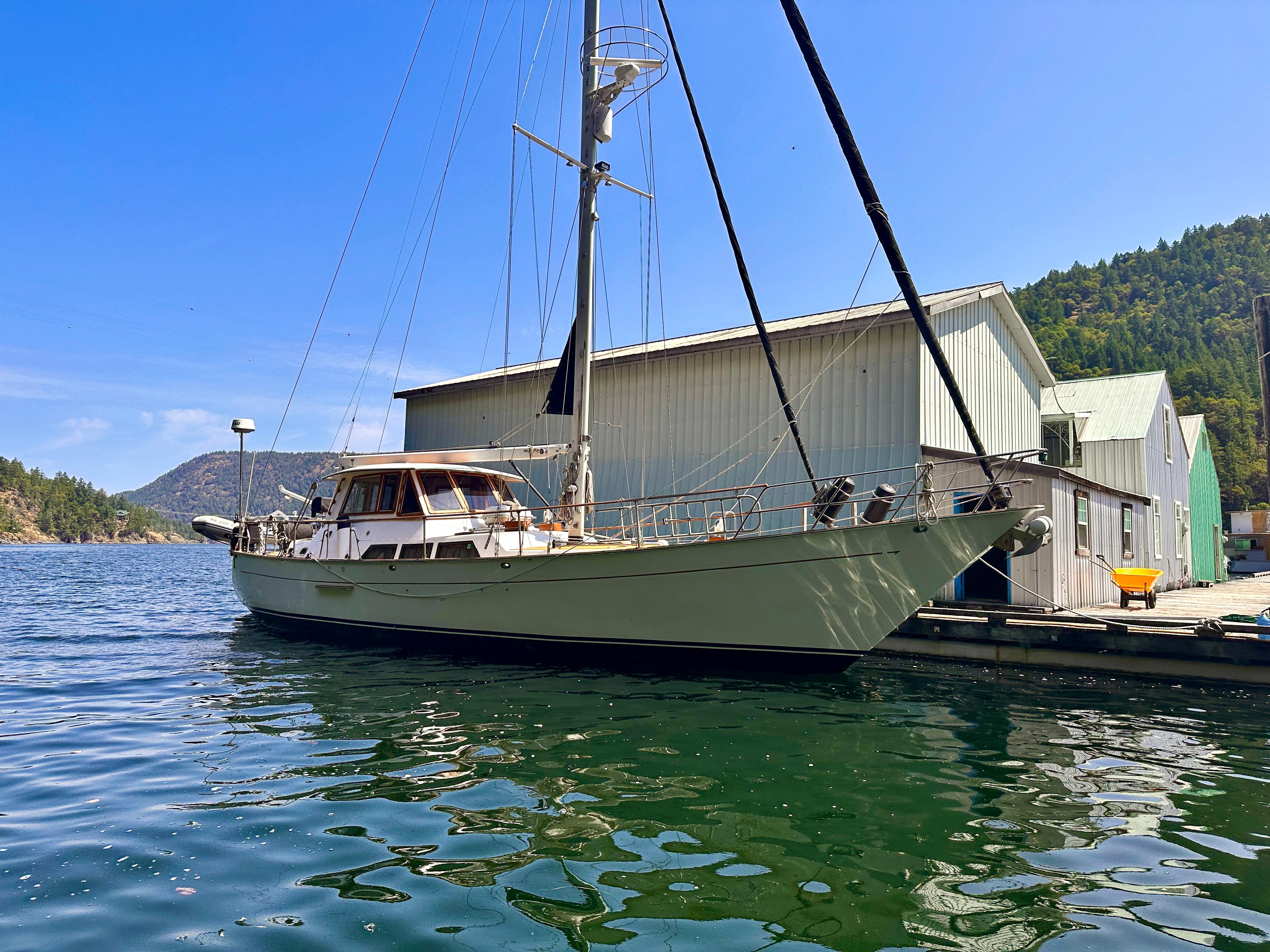 1990 Antigua Pilothouse