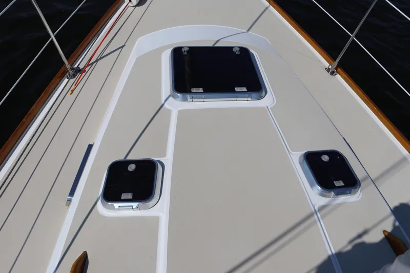 Cianna Yacht Photos Pics Deck of 2001 Sabre 402 sailboat with hatches and railings.