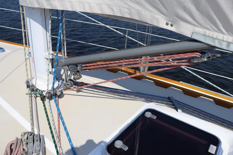 Cianna Yacht Photos Pics Sailboat deck with rigging and ropes, Sabre 402, 2001 model.