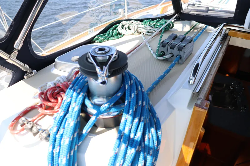 Cianna Yacht Photos Pics Deck of 2001 Sabre 402 sailboat with ropes and winch.