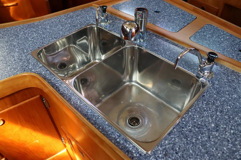 Cianna Yacht Photos Pics Stainless steel double sink in a Sabre 402 yacht kitchen, 2001 model.