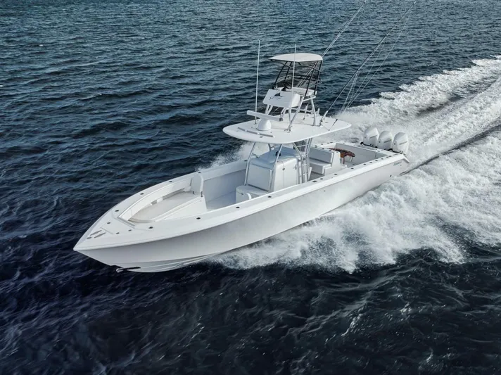 Southpaw Yacht Photos Pics 2015 Bahama 41' boat cruising on open water.