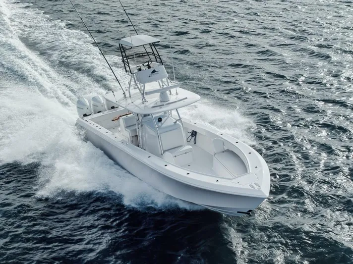 Southpaw Yacht Photos Pics 2015 Bahama 41' boat cruising on open water.