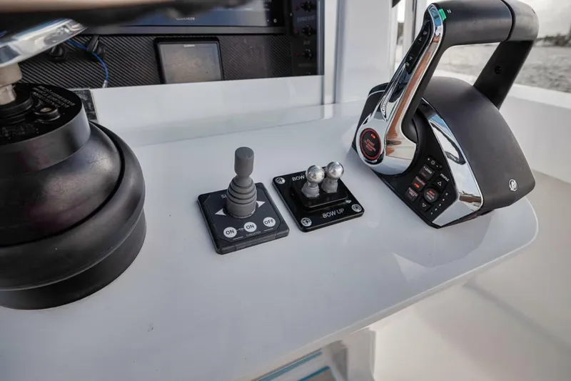 Southpaw Yacht Photos Pics Close-up of 2015 Bahama 41' boat controls and throttle system.