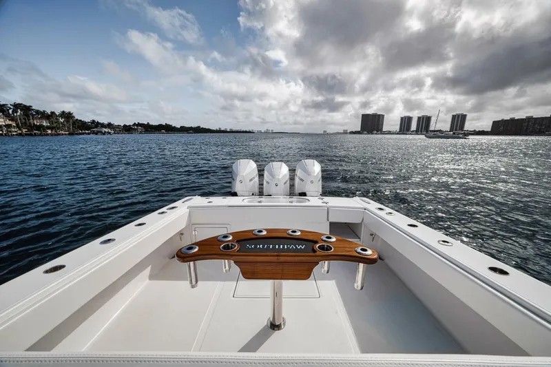 Southpaw Yacht Photos Pics Bahama 41' 2015 boat on water, featuring triple engines and a fishing station.