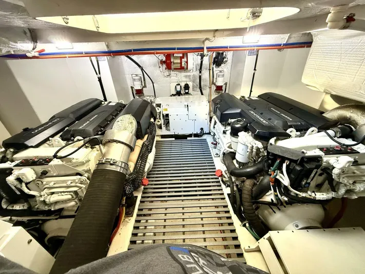 Jena Yacht Photos Pics 2019 Tiara Yachts 49 Coupe - Image 37