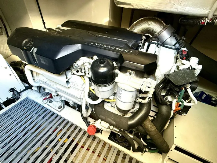 Jena Yacht Photos Pics 2019 Tiara Yachts 49 Coupe - Image 39