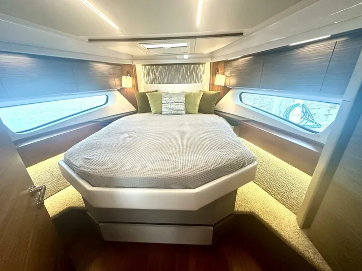 Jena Yacht Photos Pics 2019 Tiara Yachts 49 Coupe - Image 27