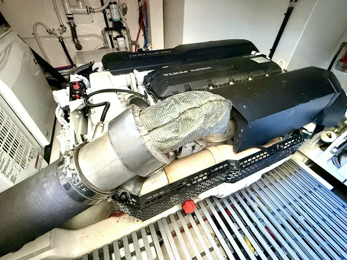 Jena Yacht Photos Pics 2019 Tiara Yachts 49 Coupe - Image 38