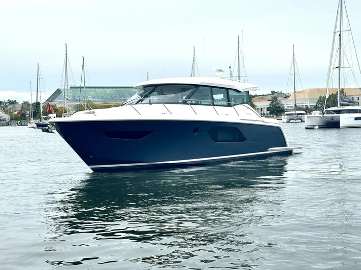 Jena Yacht Photos Pics 2019 Tiara Yachts 49 Coupe - Image 3