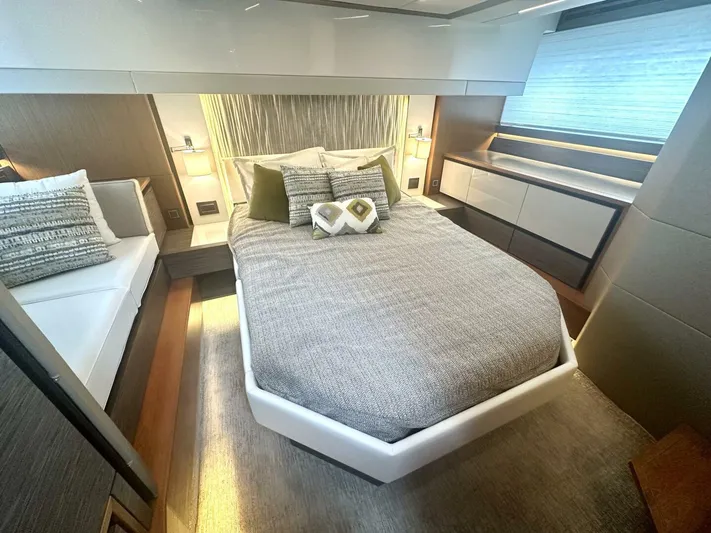 Jena Yacht Photos Pics 2019 Tiara Yachts 49 Coupe - Image 31