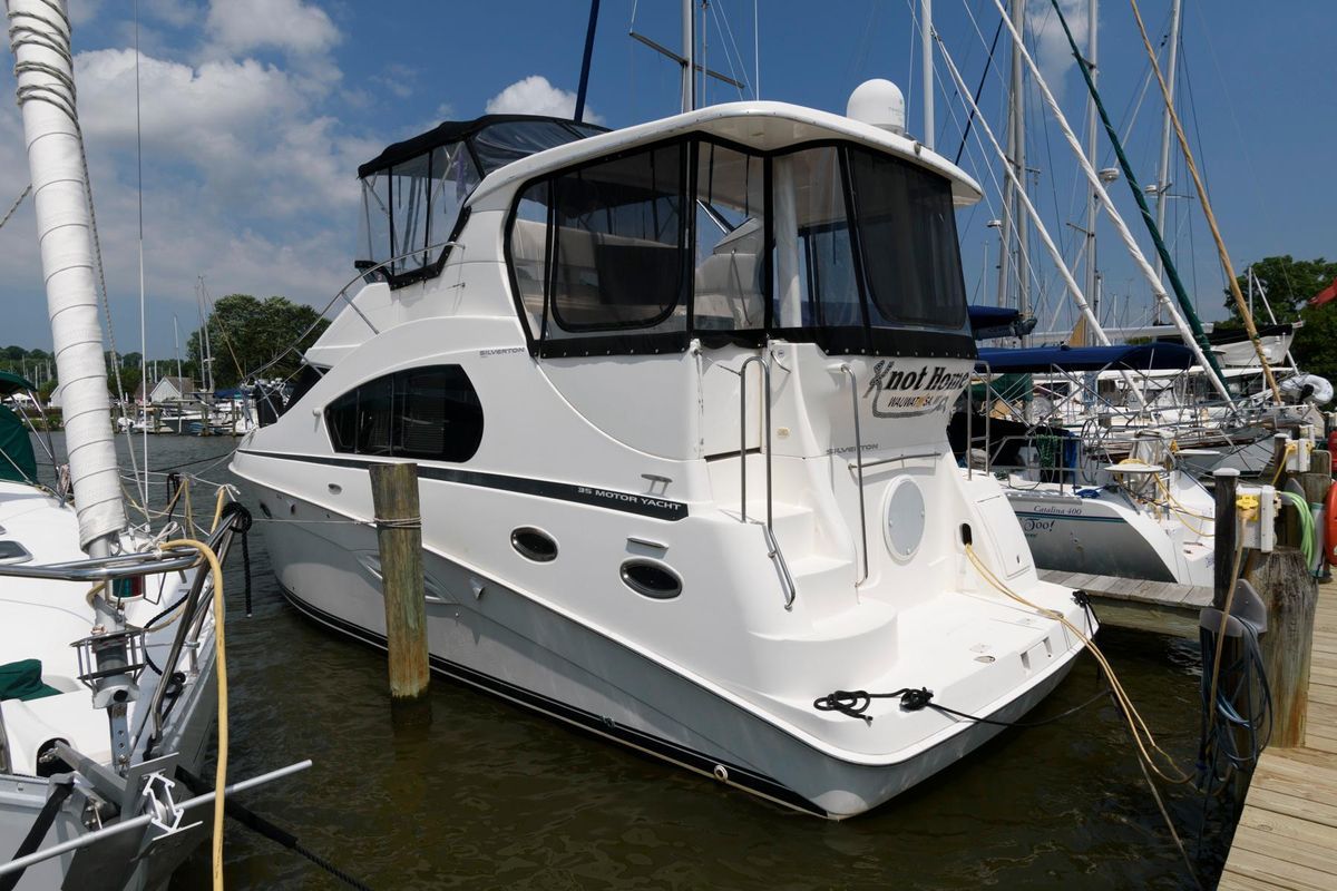 2003 Silverton 35 Motor Yacht