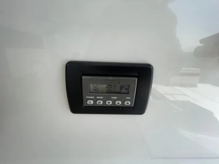  Yacht Photos Pics Digital control panel on a 2010 Sea Ray 450 Sundancer yacht.