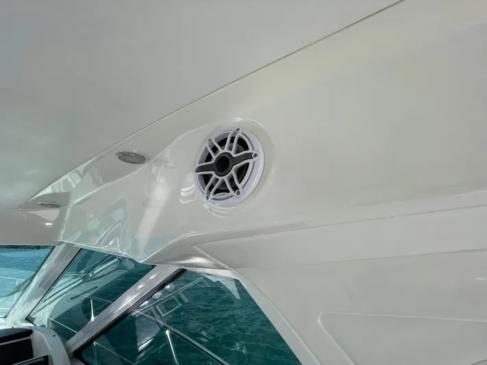  Yacht Photos Pics Speaker and ceiling detail on 2010 Sea Ray 450 Sundancer yacht.