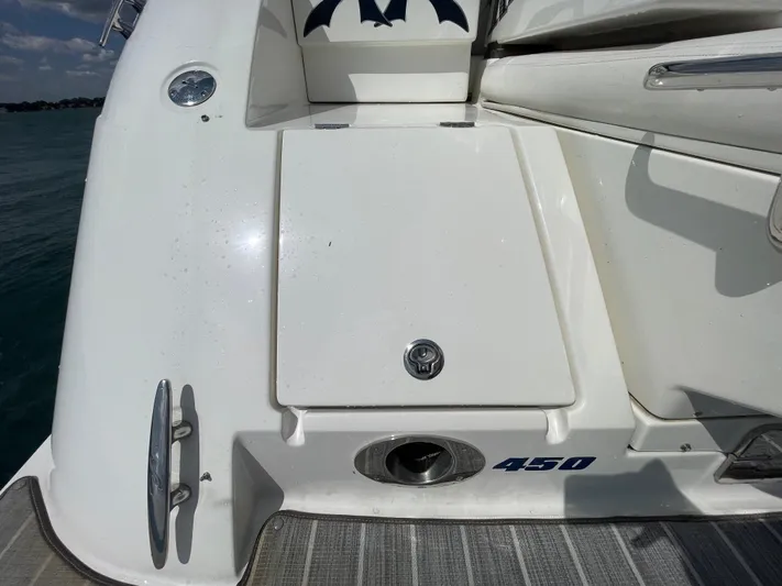  Yacht Photos Pics 2010 Sea Ray 450 Sundancer boat deck with storage compartment and cleat.