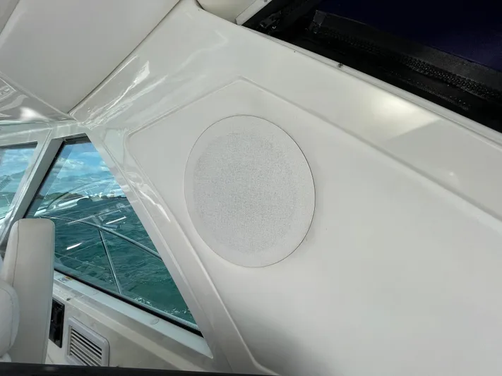  Yacht Photos Pics Interior of 2010 Sea Ray 450 Sundancer boat, featuring a round speaker and window view.