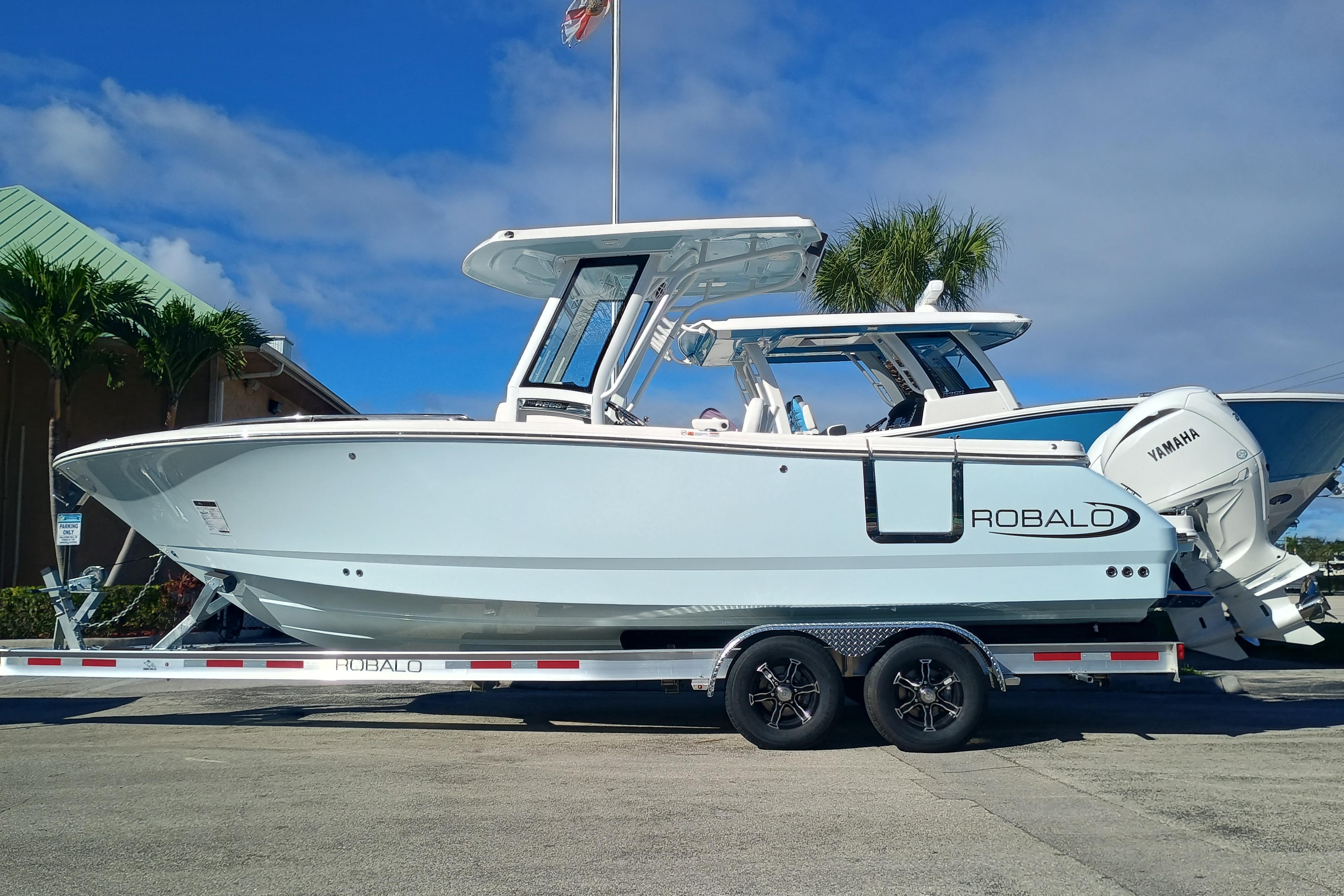 Robalo R247 Dual Console boats for sale | YachtWorld