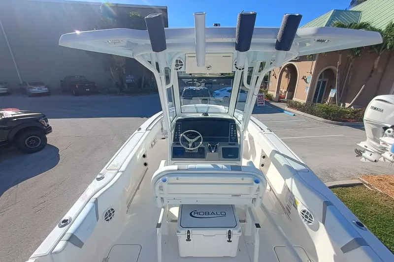 250-118 Yacht Photos Pics 2026 Robalo R250 Center Console boat at dock.