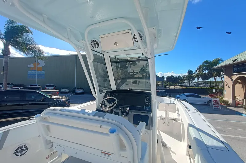 250-118 Yacht Photos Pics 2026 Robalo R250 Center Console boat at the dock.