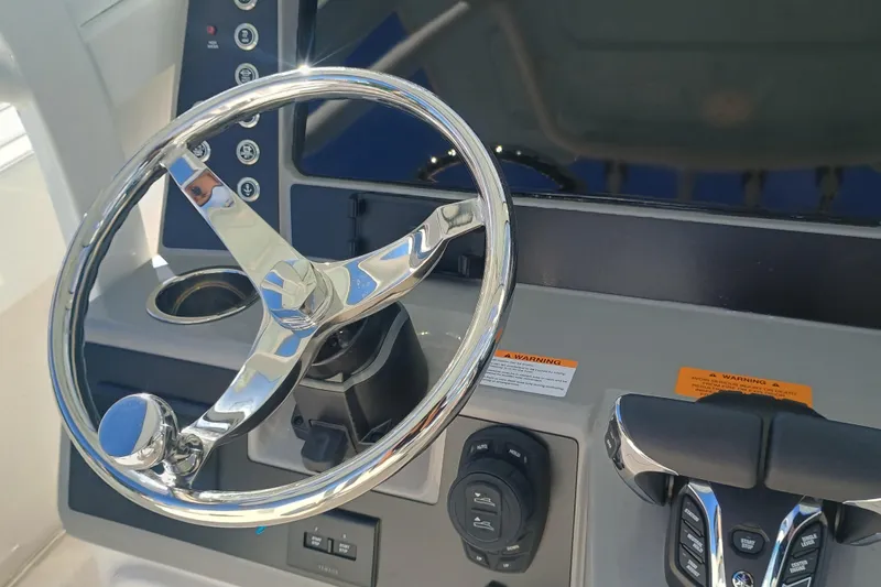 250-118 Yacht Photos Pics 2026 Robalo R250 Center Console steering wheel and controls.