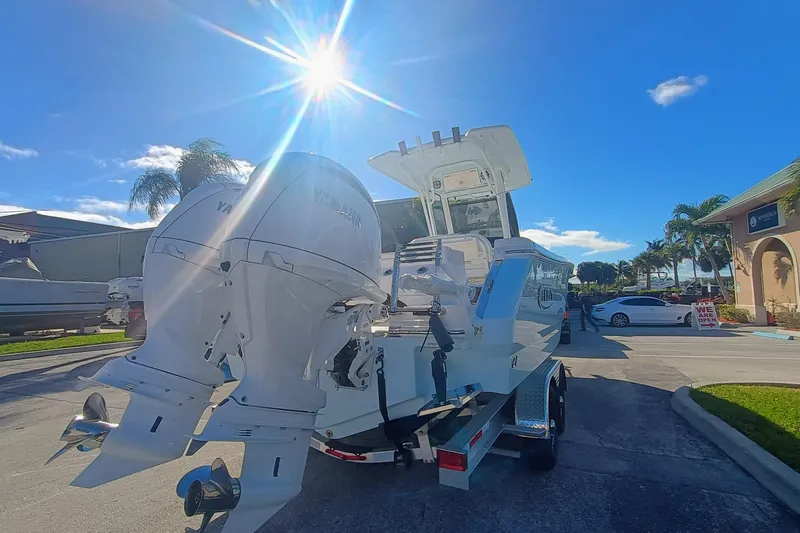 250-118 Yacht Photos Pics 2026 Robalo R250 Center Console boat with Yamaha engines in sunlight.